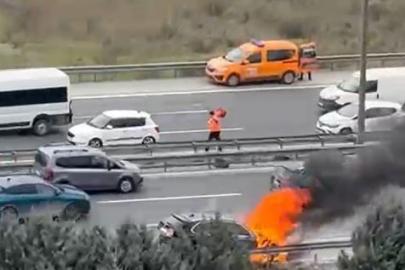 Lüks araç seyir hakindeyken alev topuna döndü