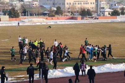 Maç sonu tekme ve yumruklar havada uçuştu