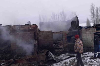 Mahallede korkutan yangın