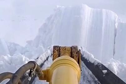 Malatya’da 1 buçuk metre karla mücadele kameralara yansıdı