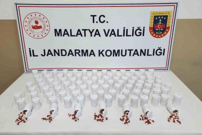 Malatya’da 5 bin 561 adet sentetik ecza hap ele geçirildi