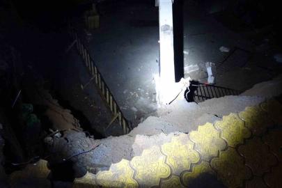 Malatya’da 6 katlı binanın istinat duvarı çöktü