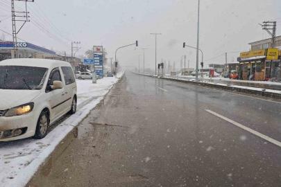 Malatya’da Gürün-Pınarbaşı yolu yoğun kar nedeniyle trafiğe kapatıldı