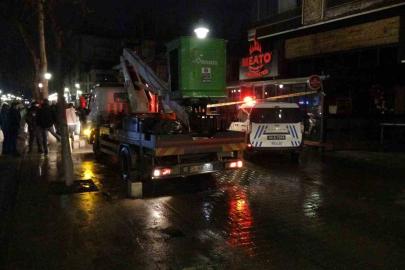 Malatya’da istinat duvarı çöken bina tahliye edildi