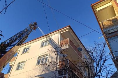 Mangal yakmak isterken çatıyı ateşe verdi