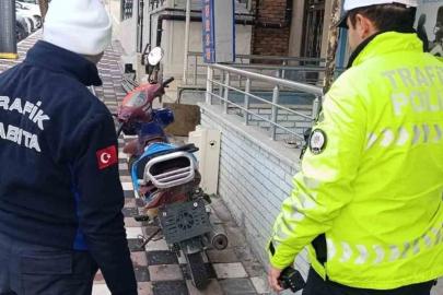 Manisa’da kaldırımı işgal eden motosikletlilere ceza yağdı