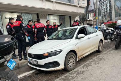 Manisa’dan çaldıkları altını İzmir’de bozdurmak isteyen 2 şüpheliden biri yakalandı