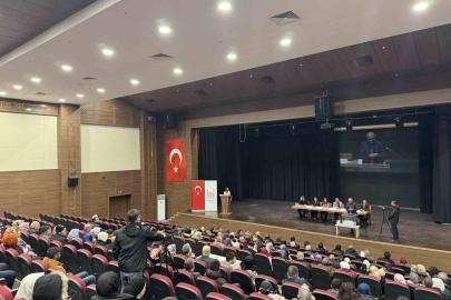 Mardin’de evlilikte 25 yılını tamamlayan 47 çift için umre kurası çekildi