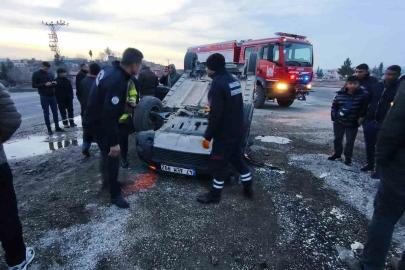 Mardin’de hafif ticari araçla çarpışan cip takla attı: 1 yaralı