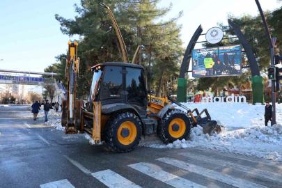 Mardin’de karla mücadele çalışmaları aralıksız sürüyor