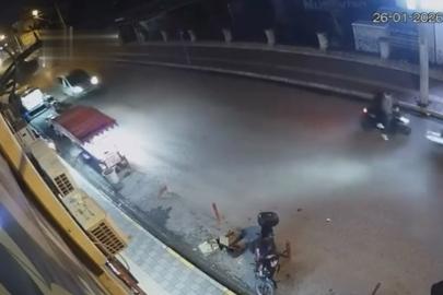 Mardin’de motosikletlerin çarpıştığı kaza güvenlik kamerasına yansıdı