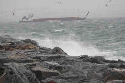 Marmara Denizi’nde fırtına etkili oldu