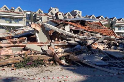 Marmaris’te güçlendirme çalışması yapılan apart otel çöktü