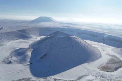 Meke Krater Gölü beyaz gelinliğini giydi, kartpostallık manzaralar oluştu