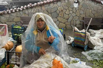Menteşe’de sağanak yağış vatandaşlara zor anlar yaşatıyor