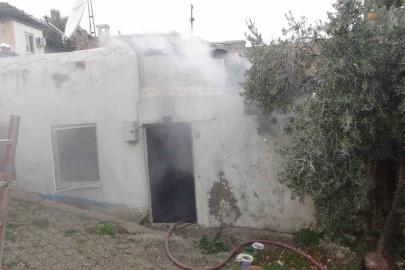 Mersin’de ev yangını: Bir ev kullanılamaz hale geldi