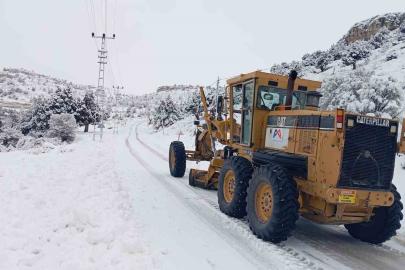 Mersin’in yüksek kesimlerinde karla mücadele sürüyor