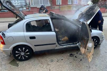 Merzifon’da yanan otomobil kullanılmaz hale geldi