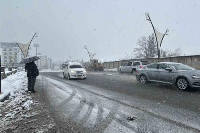 Meteoroloji uyarmıştı: Bingöl’de kar etkisini sürdürüyor