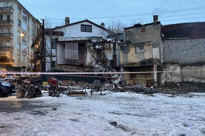 Metruk bina çöktü, mahallede panik yaşandı