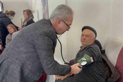 Mobil sağlık timleri, köy köy gezerek sağlık dağıtıyor