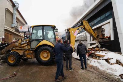 Mobilya fabrikasında yangın: 1 ölü, 1’i ağır 7 yaralı