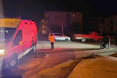 Motosiklet ile otomobil çarpıştı: 2 yaralı