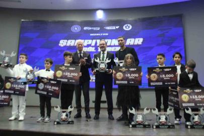 Motosikletin şampiyonları kupalarına İzmir’de kavuştu