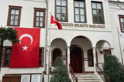 Muğla’da belediye binaları Türk bayrakları ile donatıldı