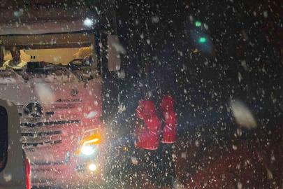 Muş’ta kar ve tipi: Yolda mahsur kalan 180 kişinin imdadına Kızılay yetişti
