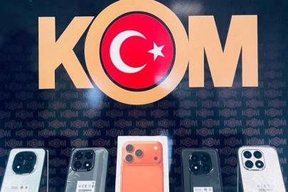 Muş’ta kargo paketinden kaçak telefon çıktı