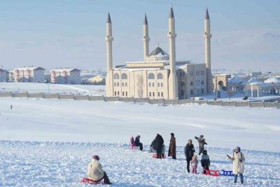 Muş’ta kayak sezonu açıldı