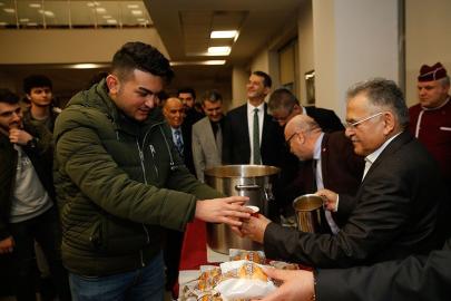 Öğrencilere 1,4 milyon bardak sıcak çorba dağıtıldı