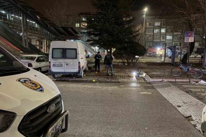 Önce kıyafetlerine laf etti, sonra bıçakladı: 3 yaralı