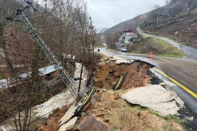 Osmaniye’de şiddetli yağışla birlikte yolda göçük yaşandı