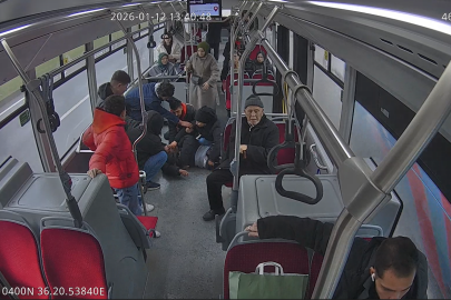 Otobüs şoförü rahatsızlanan yolcuyu hastaneye yetiştirdi