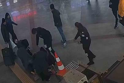 Otogarda bir anda yere yığılan kadına güvenlikten hayat kurtaran müdahale