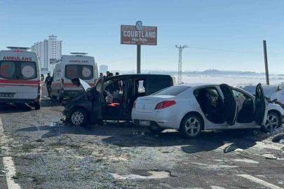 Otomobil ile hafif ticari araç çarpıştı: 12 yaralı