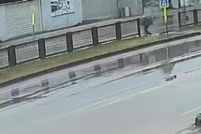 Otomobilin çarpması ile savrulan yaşlı adam hayatını kaybetti