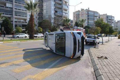 Otomobille çarpışan ticari araç yan yattı: 1 yaralı