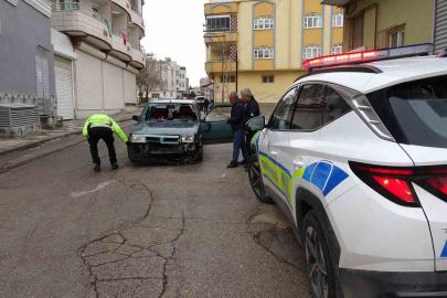 Otomobille motosiklet çarpıştı: 2 yaralı