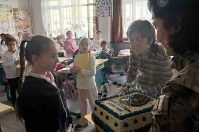 Özel Harekat polislerinden şehit kızına doğum günü sürprizi