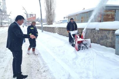 Pasinler’de karla mücadele sürüyor