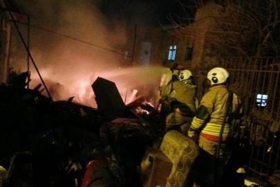 Payas’ta hurdalık alan alevlere teslim oldu