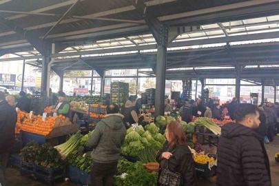 Pazarda zam şampiyonu salatalık