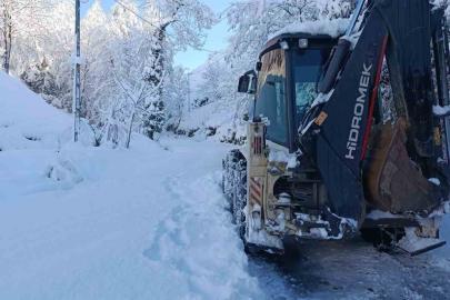 Rize’de 16 köy yolu kara teslim oldu