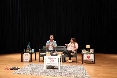 "Ruh Öküzüm" oyunu sanatseverlerden yoğun ilgi gördü