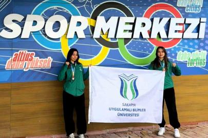 Sakaryalı öğrenciler ringden 2 madalya ile döndü