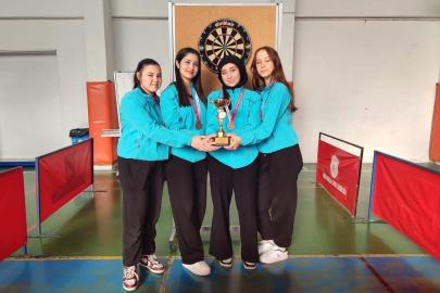 Salihli’nin genç dartçıları il üçüncülüğü sevinci yaşadı