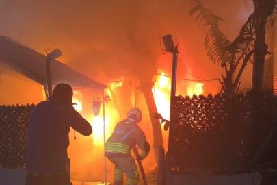 Samandağ’da konteyner yangını